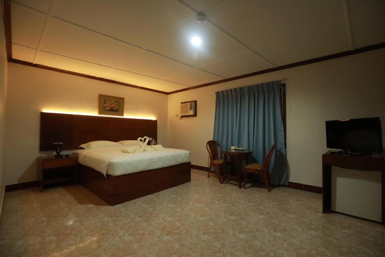 Bohol Plaza Mountain Resort And Restaurant Dauis Esterno foto