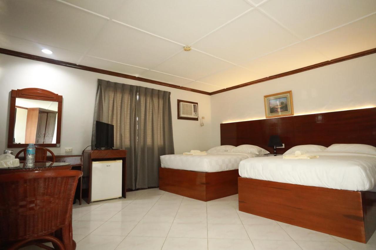 Bohol Plaza Mountain Resort And Restaurant Dauis Esterno foto
